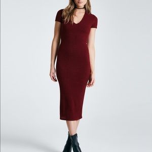 Burgundy ribbed knit midi dress