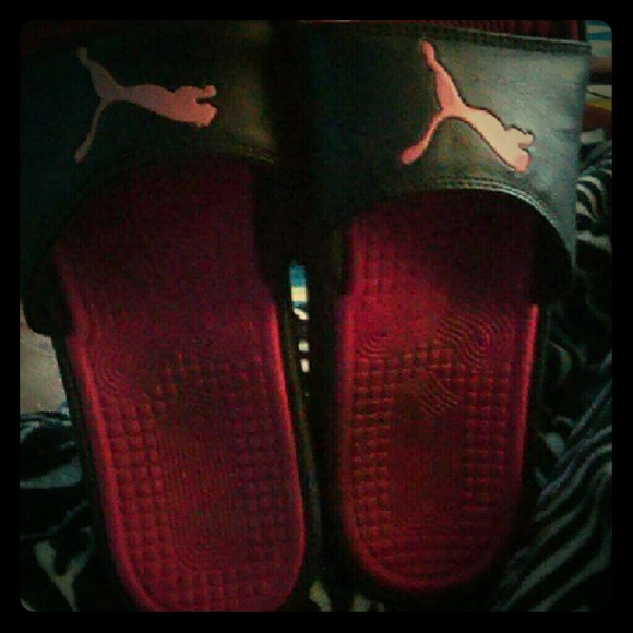 Woman's Puma sandals