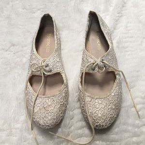 Adorable vintage lace oxford flats