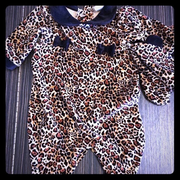 SOLD!  Brand new leopard outfit 🐯