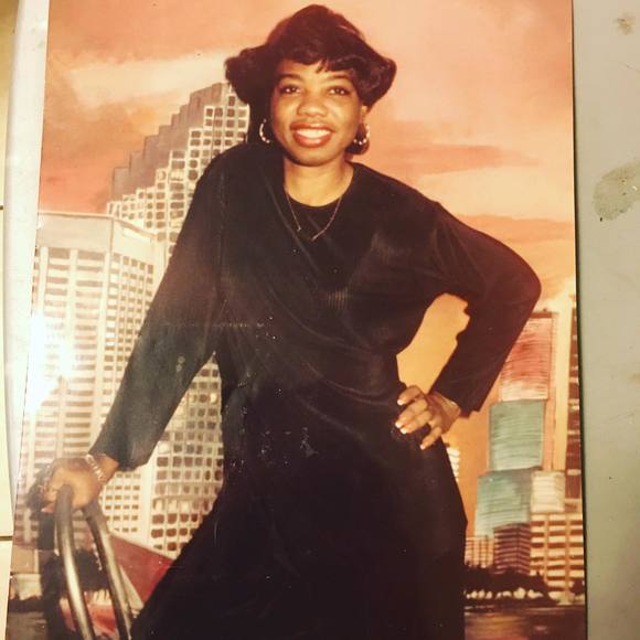 Meet your Posher, Monique