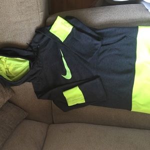 Nike women's sweat shirt hoodie, size small.