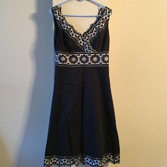 Ann Taylor Dress, Size 6 - Picture 1 of 1