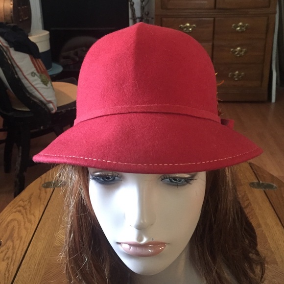 Vintage Red Wool Hat w Feather - Picture 2 of 4
