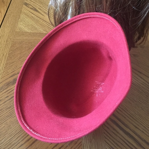 Vintage Red Wool Hat w Feather - Picture 4 of 4