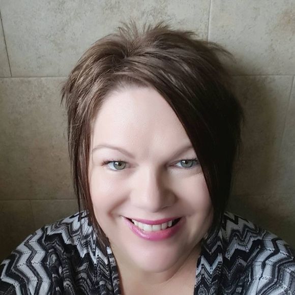 Meet your Posher, Lisette - Picture 1 of 1