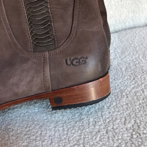 UGG boots - Picture 2 of 4