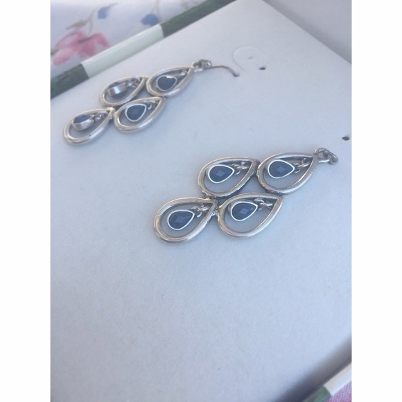 Earring - Picture 2 of 3