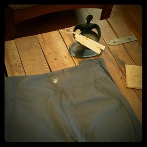 Dark grey Athleta yoga pants NWOT