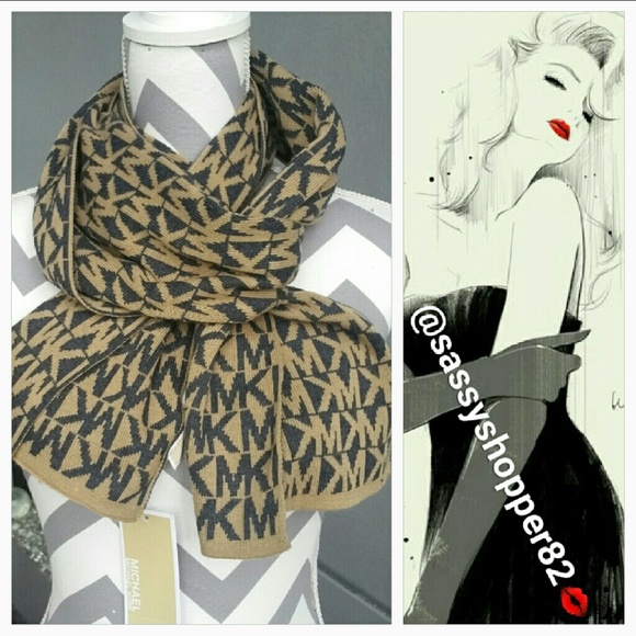🚨LAST DAY🚨Michael Kors scarf NWT - Picture 2 of 4