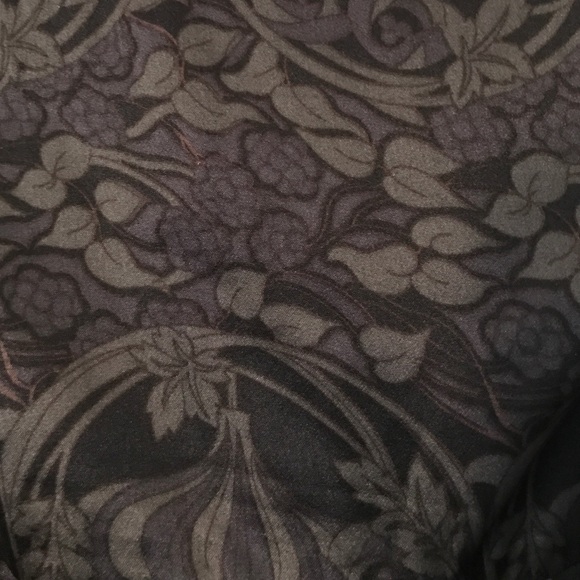 Black patterned satin skirt - Picture 2 of 3