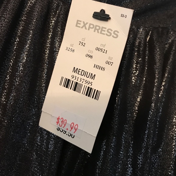 Shiny black flowy knee length skirt - Picture 2 of 3