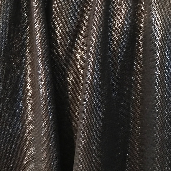 Shiny black flowy knee length skirt - Picture 3 of 3