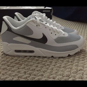 UNWORN: Nikeid Men's Sneakers