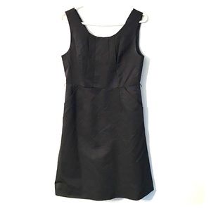 Black sleeveless dress with pockets