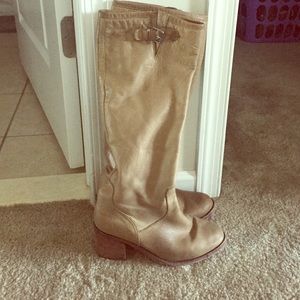 Distressed leather Dolce Vita boots!