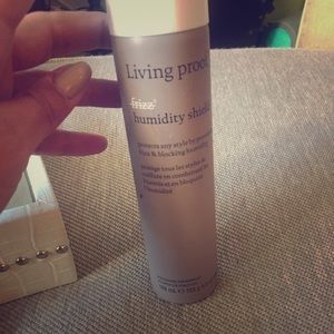 Living Proof No Frizz humidity shield spray