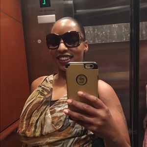 Meet your Posher, Monique