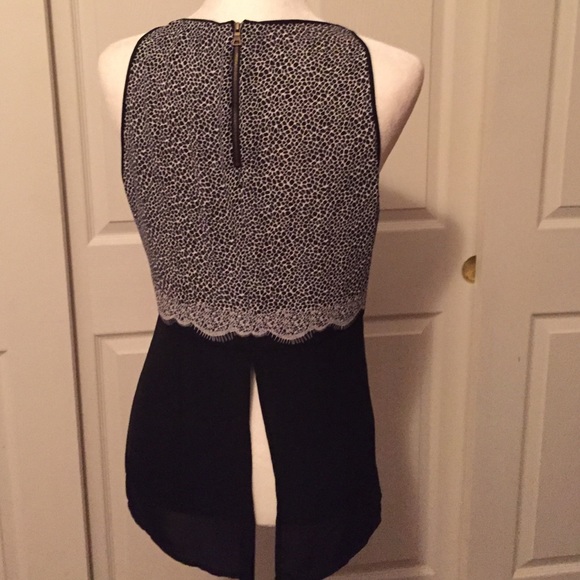 Elegant top. Looks amazing on! - Picture 2 of 4