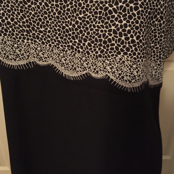 Elegant top. Looks amazing on! - Picture 3 of 4