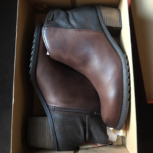 Pikolinos dark brown leathee ankle boots