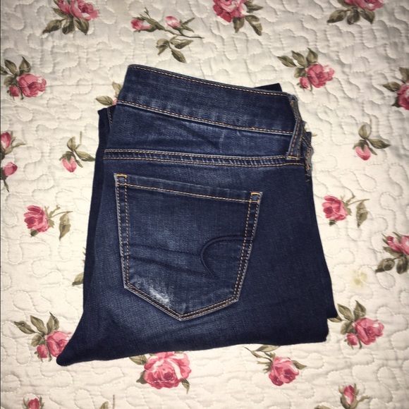 Ripped American Eagle Jean size 4!