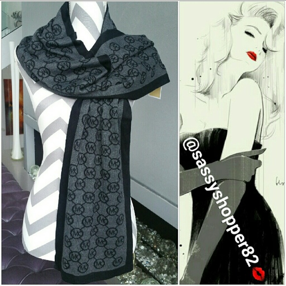 Michael Kors Accessories - 🚨LAST DAY 🚨💯Michael Kors scarf NWT