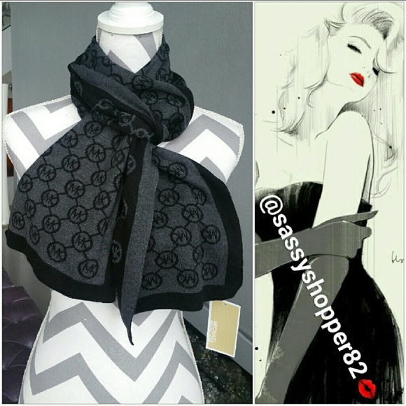 🚨LAST DAY 🚨💯Michael Kors scarf NWT - Picture 2 of 3