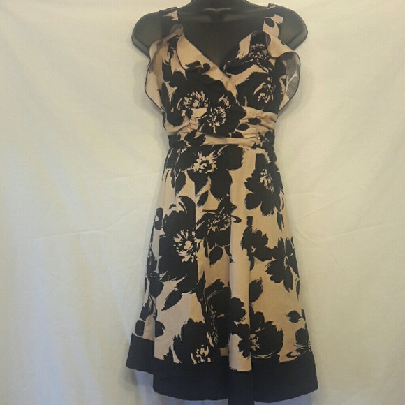 Beautiful flower print dress with ruffled front
