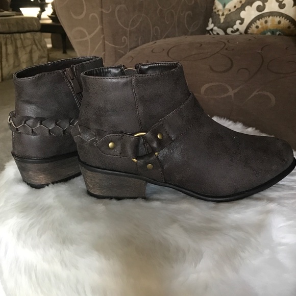 BRAND NEW altard state booties