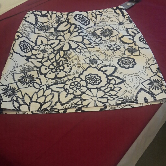 Madison Studio black and white print skirt - Picture 1 of 4
