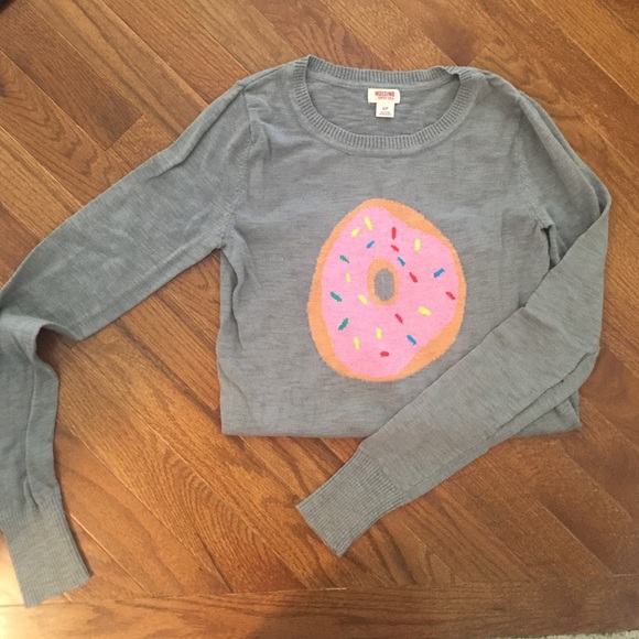 Super cute donut sweater!!