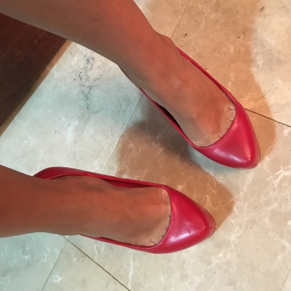 Red pumps
