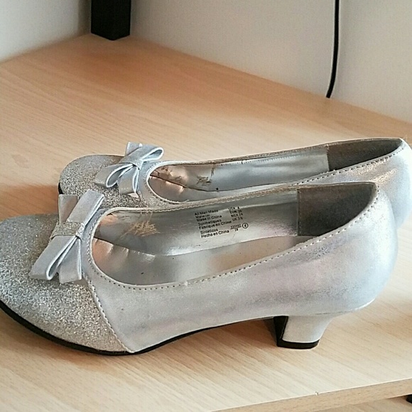 Silver shoes girls sz 4