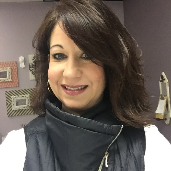Meet your Posher, Tanya - Picture 1 of 1