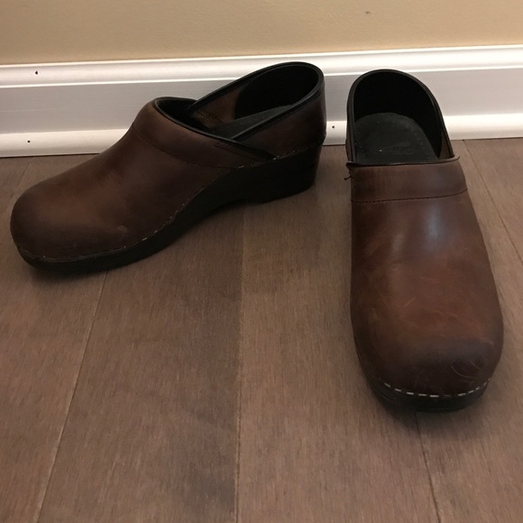 Classic Dansko shoes in oiled brown.  Size 39