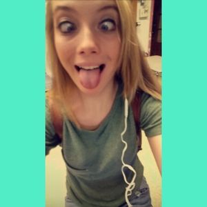 Meet your Posher, Kayla