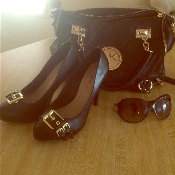 💖Back and Gold Embellished Stilettos💖PRICE CUT!!