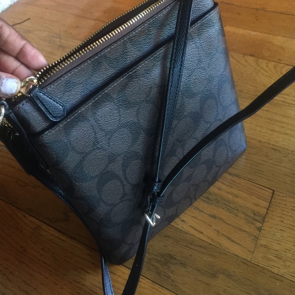 Authentic Coach purse like new, classic design - Picture 3 of 4