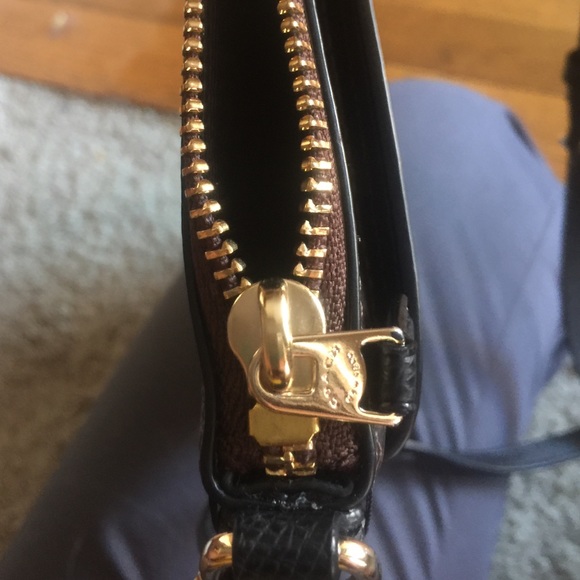 Authentic Coach purse like new, classic design - Picture 4 of 4