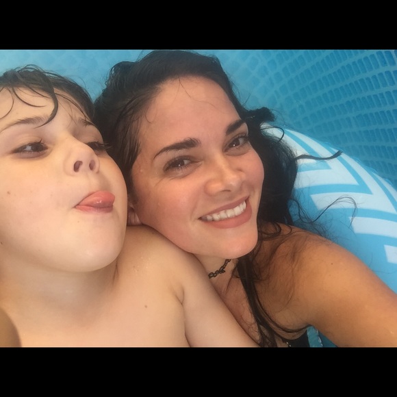 Meet your Posher, Arlene - Picture 1 of 1