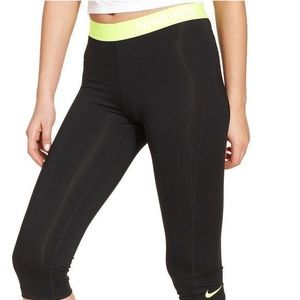Nike Pro Capris