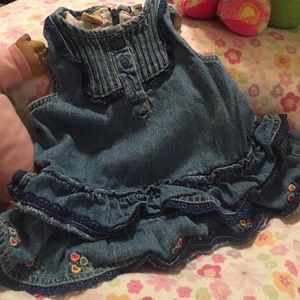 Precious denim dress with embroider flowers!