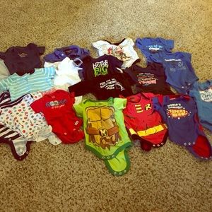 19 Newborn Onesies! 5-14 lbs!!