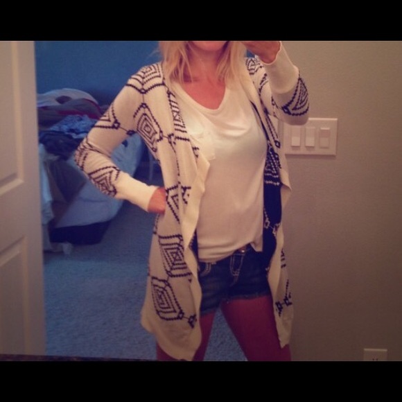 Black & White Tribal Cardigan Small