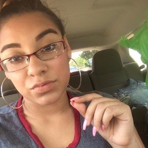 Meet your Posher, Vanessa