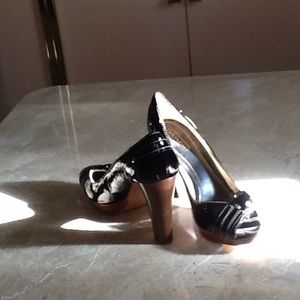 Women's open toe pump.