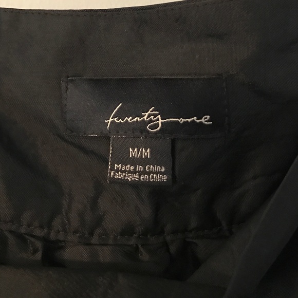 Adorable short black lace embellished skirt - Picture 3 of 4