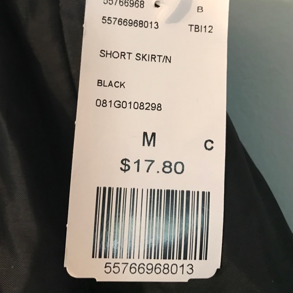 Adorable short black lace embellished skirt - Picture 4 of 4