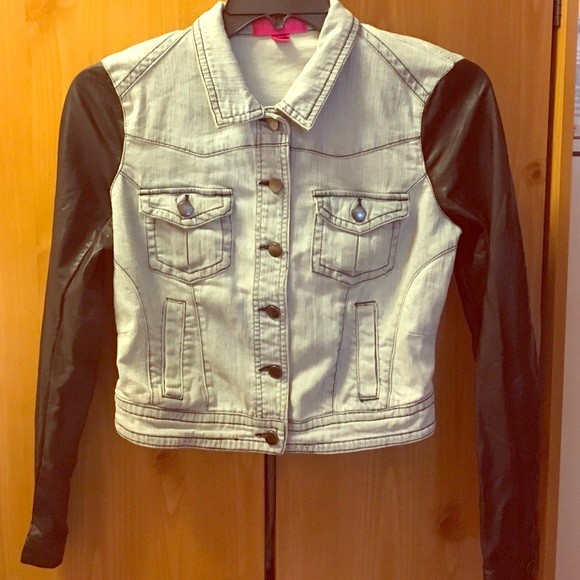 Jean jacket with faux leather sleeves.